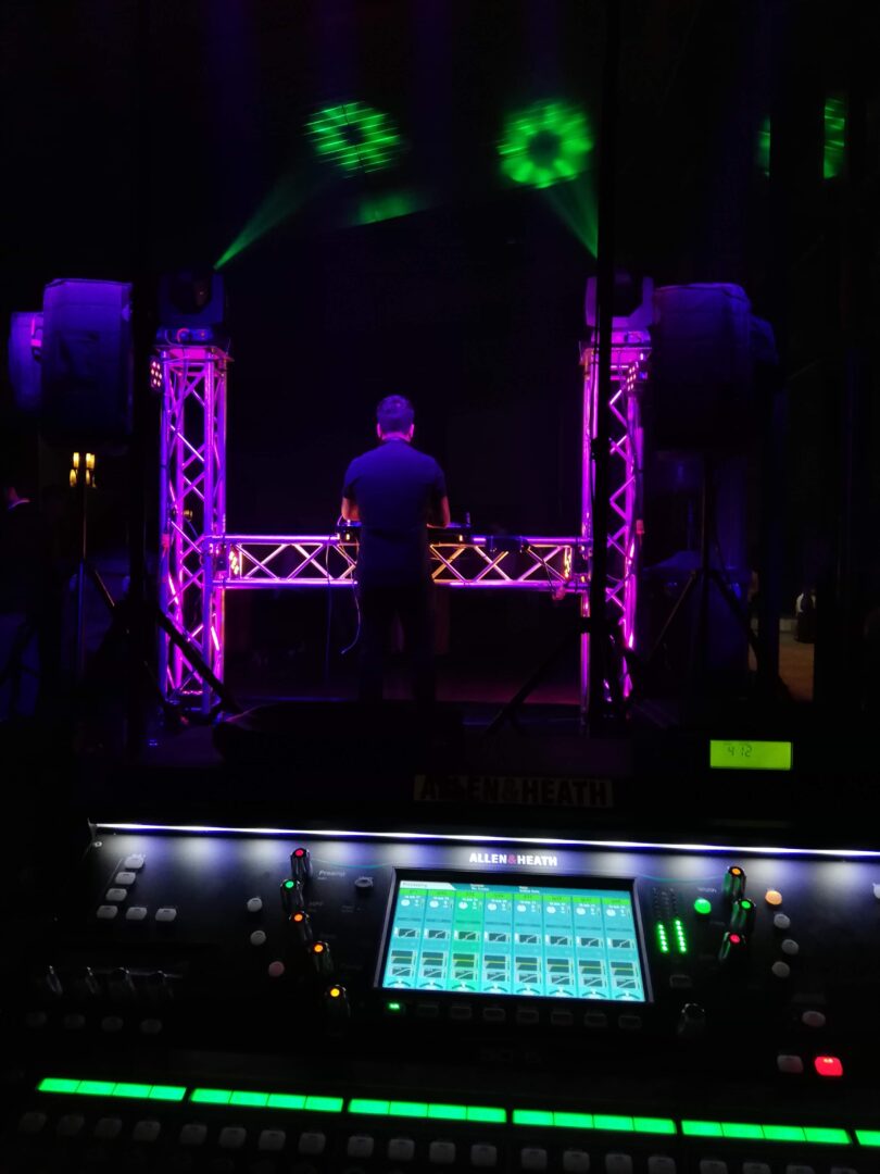 Matrimonio-Combo-de-Sonido-y-Luces-4